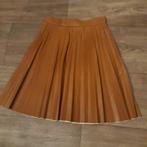 bruin leather look plisse rokje mt. XS, Kleding | Dames, Rokken, Bruin, I coni k, Ophalen of Verzenden, Zo goed als nieuw