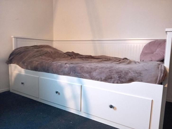 Ikea Hemnes bed, Huis en Inrichting, Slaapkamer | Bedden, Zo goed als nieuw, Eenpersoons, 80 cm, Hout, Wit, Ophalen of Verzenden