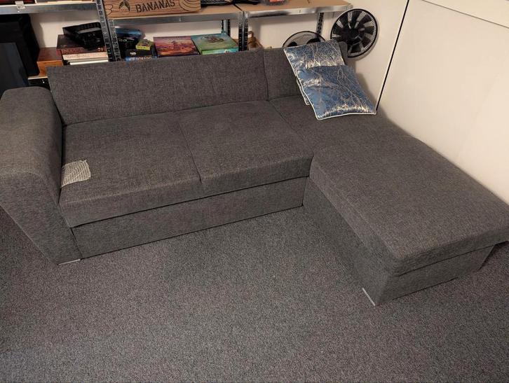 Oude grijze stoffen bank, Huis en Inrichting, Slaapkamer | Slaapbanken, Gebruikt, Tweepersoons, Ophalen