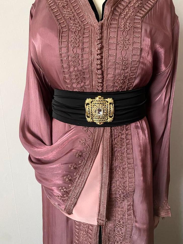 Zalmroze Takchita Organza - Maat M/L, Kleding | Dames, Jurken, Zo goed als nieuw, Maat 42/44 (L), Roze, Onder de knie, Ophalen of Verzenden