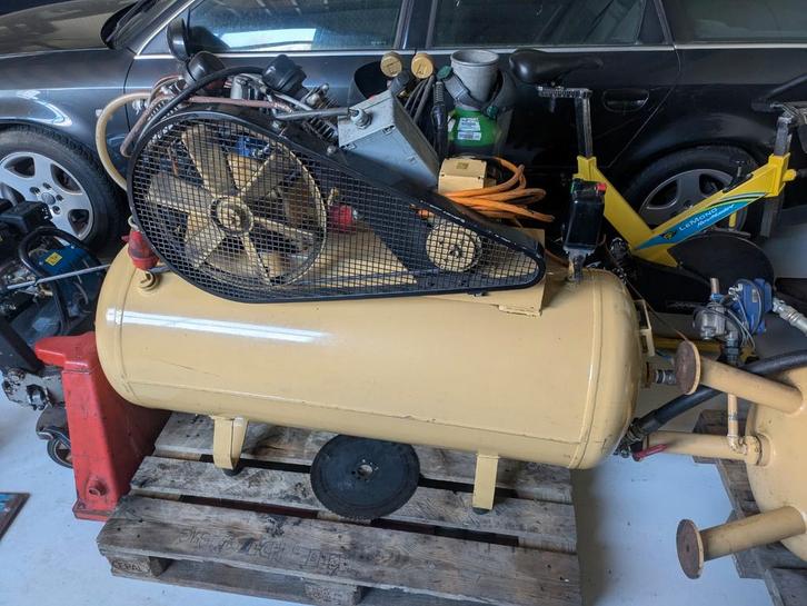 Professionele Berko 2.2 Compressor - 10 Bar, Doe-het-zelf en Verbouw, Compressors, Gebruikt, 6 tot 10 bar, 25 tot 100 liter, 200 tot 400 liter/min
