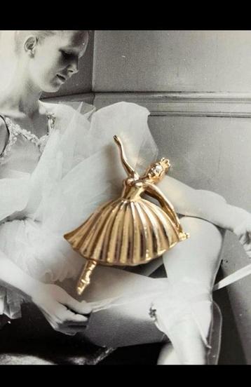 Vintage Broche Ballerina gemerkt beschikbaar voor biedingen