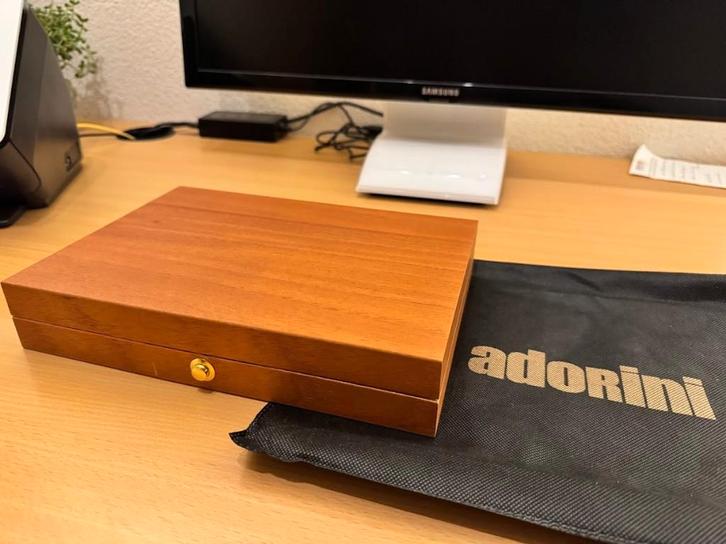 Aadorini Reis Humidor Cedro. Travel humidor, Verzamelen, Rookartikelen, Aanstekers en Luciferdoosjes, Zo goed als nieuw, Tabaksdoos of Verpakking