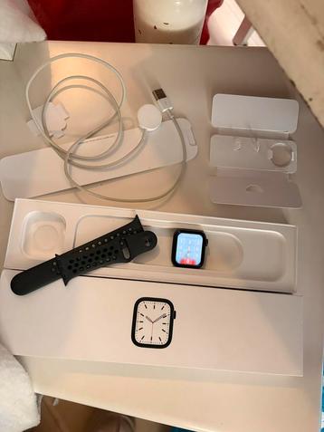 Apple Watch Series 6 Nike 41mm beschikbaar voor biedingen