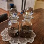 2  Oude Parfumflessen met Kristallen Dop 12 en 13 cm groot, Ophalen of Verzenden