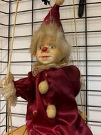 Clown met porseleinen hoofd zittend op schommel, Ophalen of Verzenden, Zo goed als nieuw, Pop
