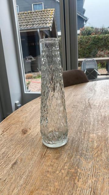 Smal vaasje  beschikbaar voor biedingen