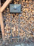 Oude metalen brievenbus op standaard, Minder dan 3 m³, Ophalen of Verzenden