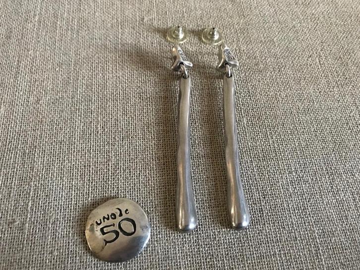 Uno de 50 oorbellen (121) strak modern lang, Sieraden, Tassen en Uiterlijk, Oorbellen, Nieuw, Knopjes of Stekers, Overige materialen