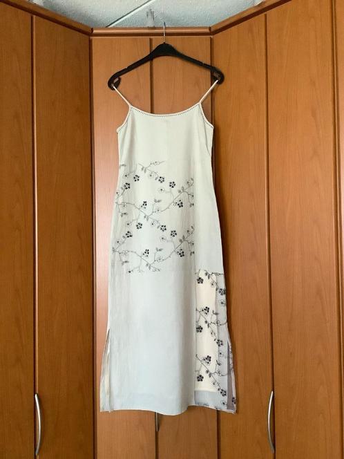 Mooie jurk van het merk Rene Derhy Collection, S., Kleding | Dames, Jurken, Zo goed als nieuw, Maat 36 (S), Beige, Onder de knie