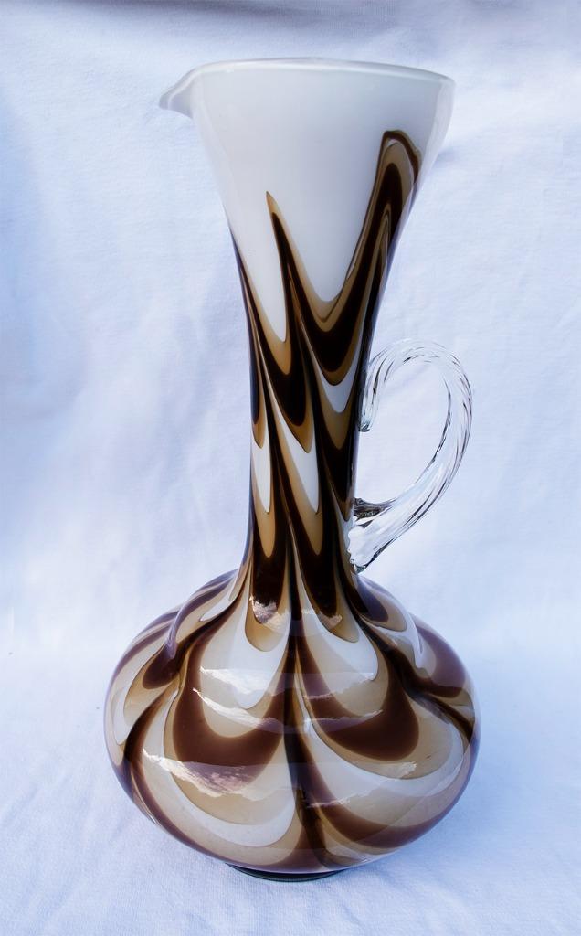 Opaline vaas Carlo Moretti 1970s Italiaans design, Huis en Inrichting, Woonaccessoires | Vazen, Zo goed als nieuw, Overige kleuren