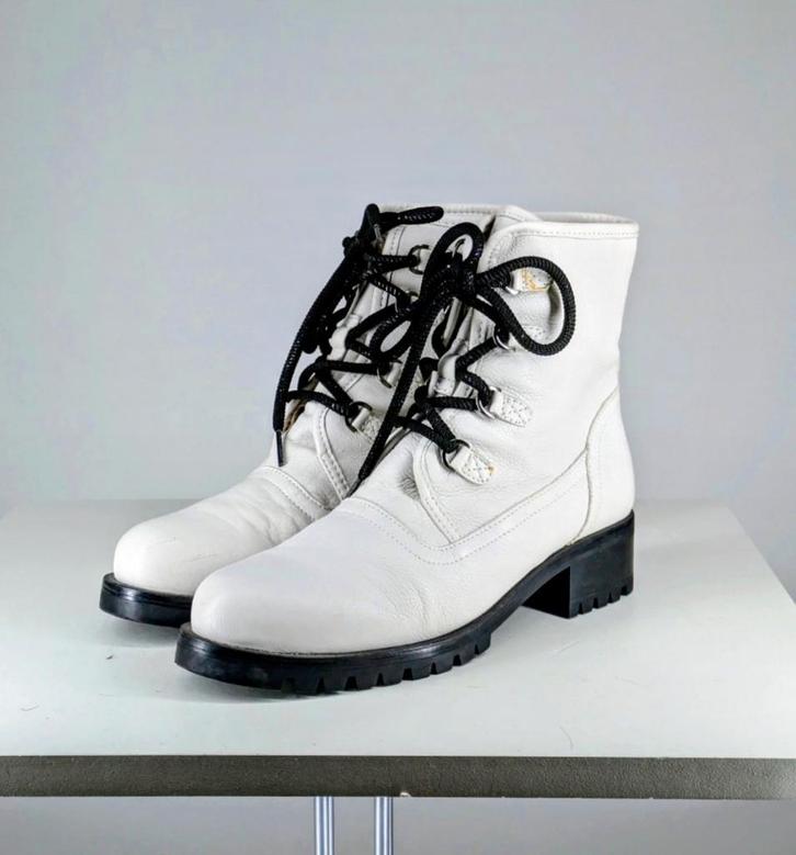 Unisa veterboots wit leer bontvoering mt 39, Kleding | Dames, Schoenen, Zo goed als nieuw, Lage of Enkellaarzen, Wit, Ophalen of Verzenden