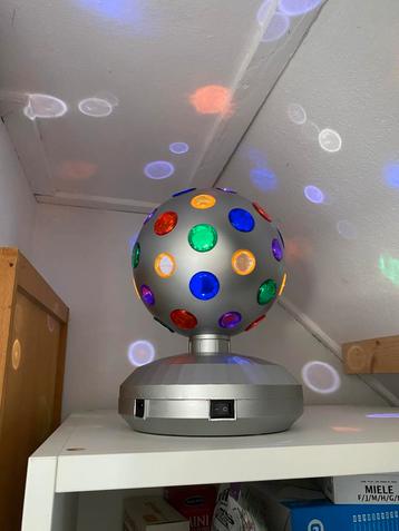 Draaiende disco bol beschikbaar voor biedingen