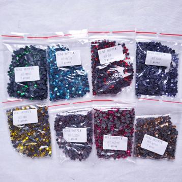pakket hotfix steentjes 8 kleuren SS16 Austrian beschikbaar voor biedingen