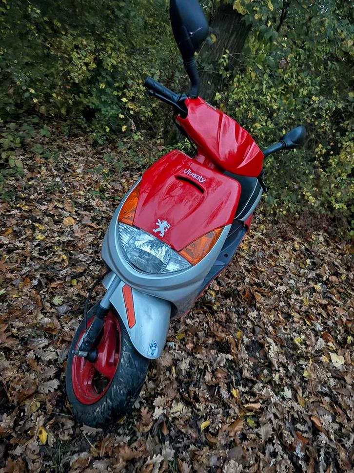 Peugeot vivacity 50cc, Fietsen en Brommers, Brommers | Peugeot, Zo goed als nieuw, Ophalen