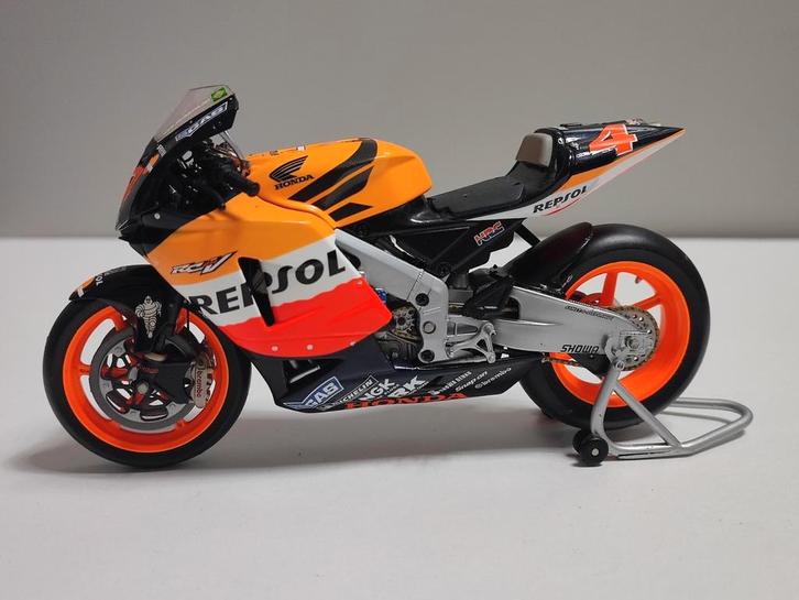 Minichamps: Honda RC211V - Alex Barros - MotoGP 2004, Hobby en Vrije tijd, Modelauto's | 1:5 tot 1:12, Zo goed als nieuw, Motor