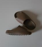 Earth Brown Slide slippers van Adidas YEEZY maat 38, Kleding | Dames, Schoenen, Nieuw, Slippers, Bruin, Verzenden