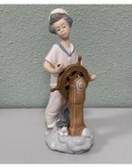 Prachtig porseleinen beeld Vintage 1985 NAO Lladro zeil boy, Verzamelen, Beelden en Beeldjes, Ophalen of Verzenden, Zo goed als nieuw