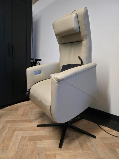 Prominent NIEUWSTAAT sta op stoel relaxfauteuil draai ACCU, Huis en Inrichting, Fauteuils, Zo goed als nieuw, 50 tot 75 cm, Ophalen of Verzenden