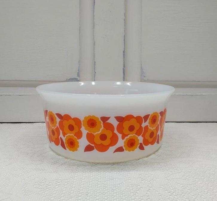 Melkglas schaal Lotus Arcopal, Verzamelen, Retro, Ophalen of Verzenden