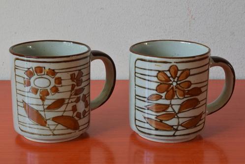 Set van 2 retro vintage porseleinen jaren 70 mokken - Bloem, Huis en Inrichting, Keuken | Servies, Zo goed als nieuw, Kop(pen) en/of Schotel(s)