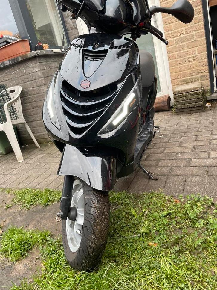 Piaggio zip, Fietsen en Brommers, Scooters | Piaggio, Gebruikt, Zip, Maximaal 25 km/u, Benzine, Ophalen