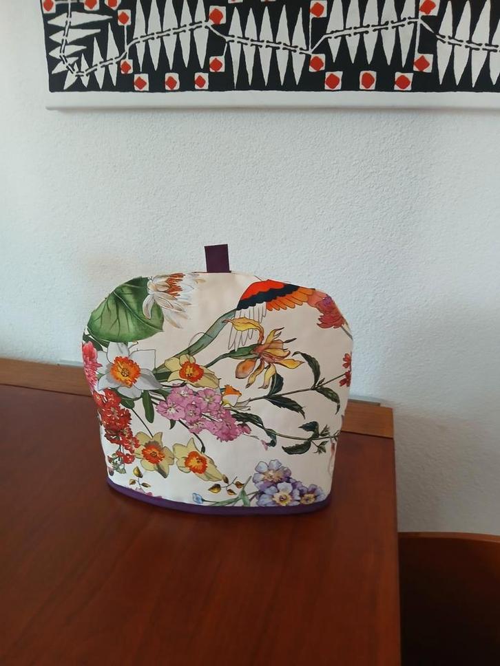 Theemuts met bloemen en vogels, dubbelzijdig.€ 14,00 KADO??, Huis en Inrichting, Keuken | Textiel, Zo goed als nieuw, Overige typen