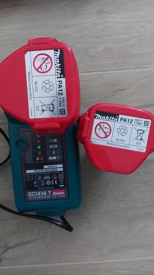 Makita oplader (DC 1414 T) + 2 accu’s (PA12), Doe-het-zelf en Verbouw, Gereedschap | Machine-onderdelen en Toebehoren, Gebruikt