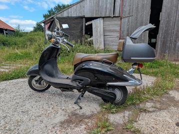 TEAB: Guewer ZWD2000 electric retro scooter  beschikbaar voor biedingen