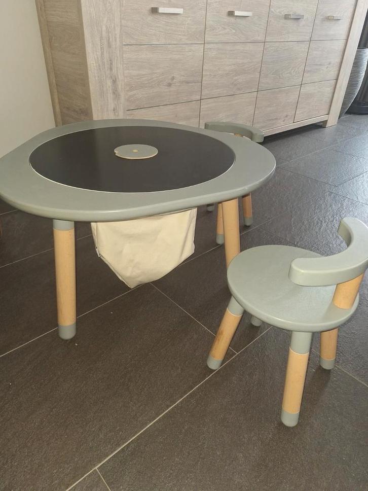 Stokke MuTable Kinderspeeltafel + 2 Stoeltjes, Kinderen en Baby's, Kinderkamer | Tafels en Stoelen, Zo goed als nieuw, Tafel(s) en Stoel(en)