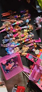 Barbies met schoenen en jurkjes etc., Kinderen en Baby's, Speelgoed | Poppen, Ophalen, Gebruikt, Barbie