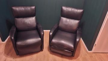 Zwarte lederen relaxfauteuils (2 stuks) 250euro beschikbaar voor biedingen