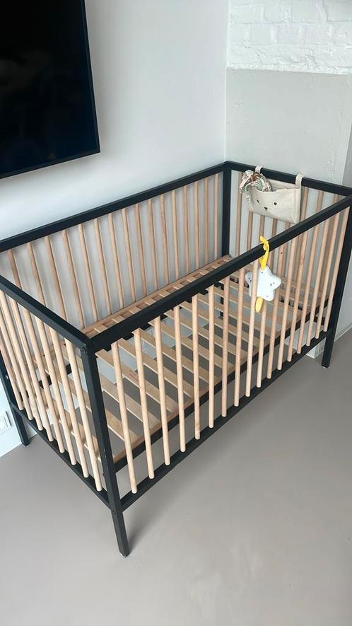 Ledikantje zwart, Kinderen en Baby's, Babywiegjes en Ledikanten, Zo goed als nieuw, Ledikant, Ophalen
