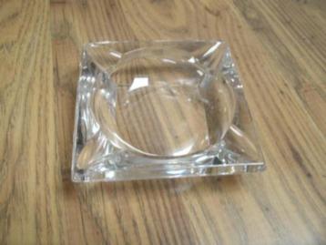 Asbak van glas beschikbaar voor biedingen
