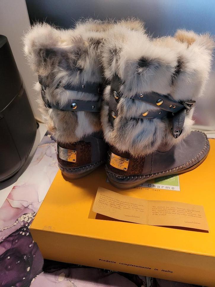 Karma of Charme laarzen grijs m.38, Kleding | Dames, Schoenen, Zo goed als nieuw, Lage of Enkellaarzen, Grijs, Verzenden