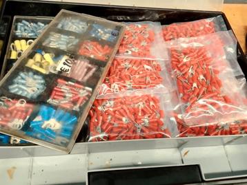 Kabelschoenen Mega veel, beschikbaar voor biedingen