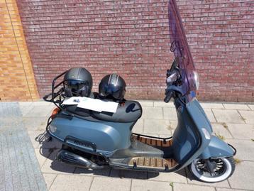 Scooter Vespa look Riva luxe Spijkenisse Rotterdam  beschikbaar voor biedingen
