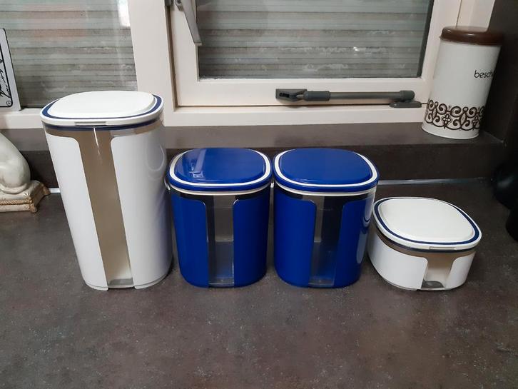 Tupperware venster bussen voorraad wit/blauw, Huis en Inrichting, Keuken | Tupperware, Gebruikt, Schaal, Blauw, Wit, Ophalen of Verzenden