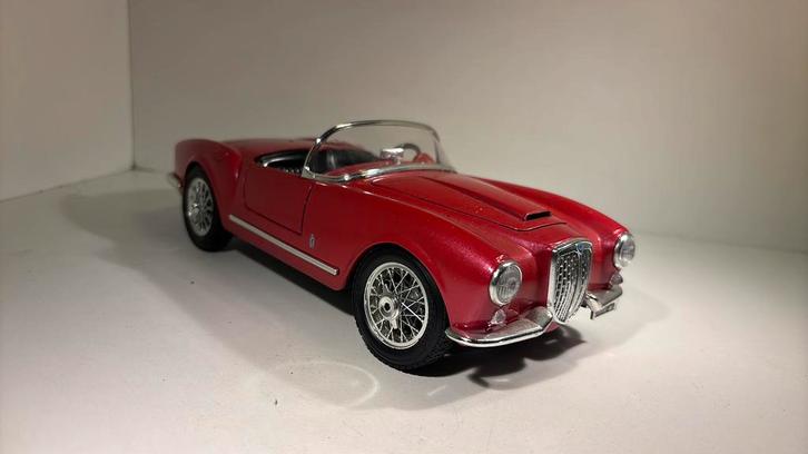Lancia aurelia b24 spider bburago 1.18, Hobby en Vrije tijd, Modelauto's | 1:18, Zo goed als nieuw, Ophalen of Verzenden