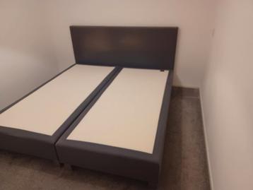 Grijze boxspring onderstel beschikbaar voor biedingen
