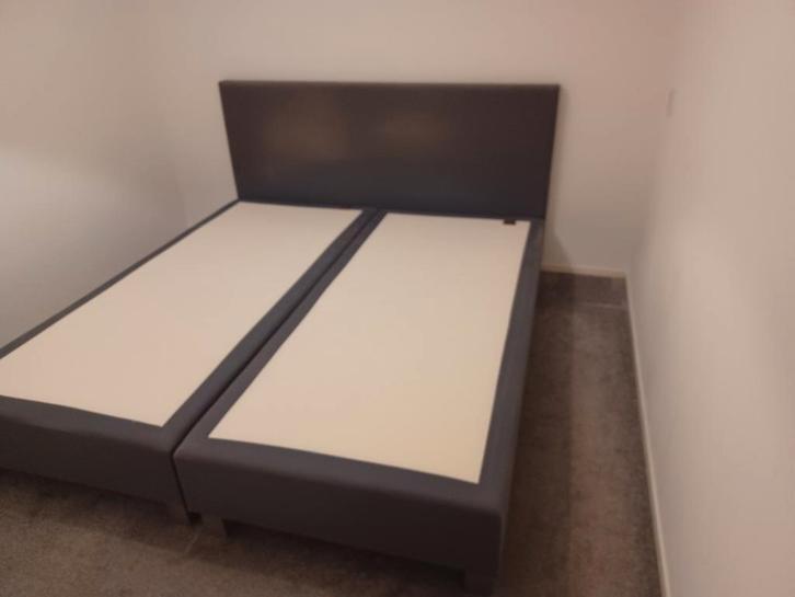 Grijze boxspring onderstel, Huis en Inrichting, Slaapkamer | Bedden, Gebruikt, Tweepersoons, 180 cm, 200 cm, Stof, Grijs, Ophalen