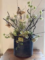 Boeket met kunstbloemen en takken, Ophalen of Verzenden, Gebruikt, Binnen