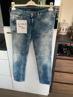 G-star spijkerbroek mt 30/30 heel klein prijsje, Kleding | Dames, Ophalen of Verzenden, Gedragen