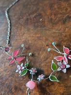 Lieflijke ketting met glas in lood bloemen, Overige materialen, Met strass, Ophalen of Verzenden, Zo goed als nieuw