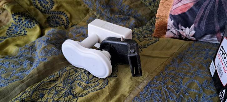 te koop astra duo lnb contackt doos nieuw in doos, Audio, Tv en Foto, Schotelantennes, Nieuw, (Schotel)antenne-accessoires, Overige merken