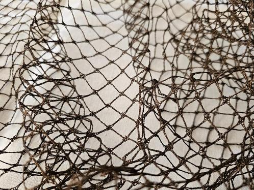 Oude Franse bruine VOILE voor hoeden / mesh tul grote mazen, Kleding | Dames, Hoeden en Petten, Zo goed als nieuw, Ophalen of Verzenden
