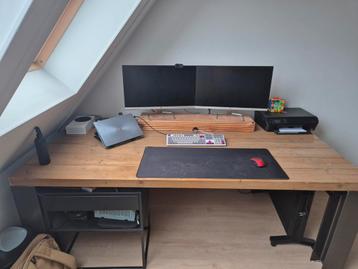 Eiken vergadertafel/bureau moet weg i.v.m. verbouwing beschikbaar voor biedingen