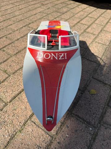 Donzi powerboat met Reely MT550 motor beschikbaar voor biedingen