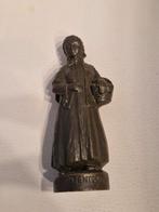 Beeldje van een vrouw met mand, De Contente Vrouw, Ophalen of Verzenden