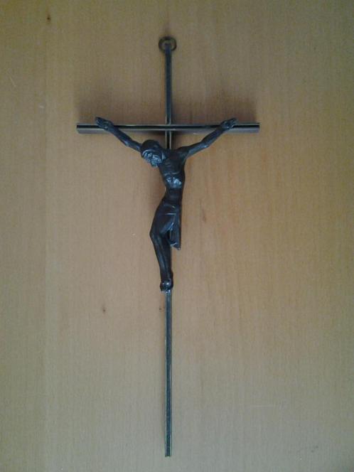 Kruisbeeld Kruis met Jezus Christus Metaal Messing 2 x, Verzamelen, Religie, Gebruikt, Christendom | Katholiek, Overige typen